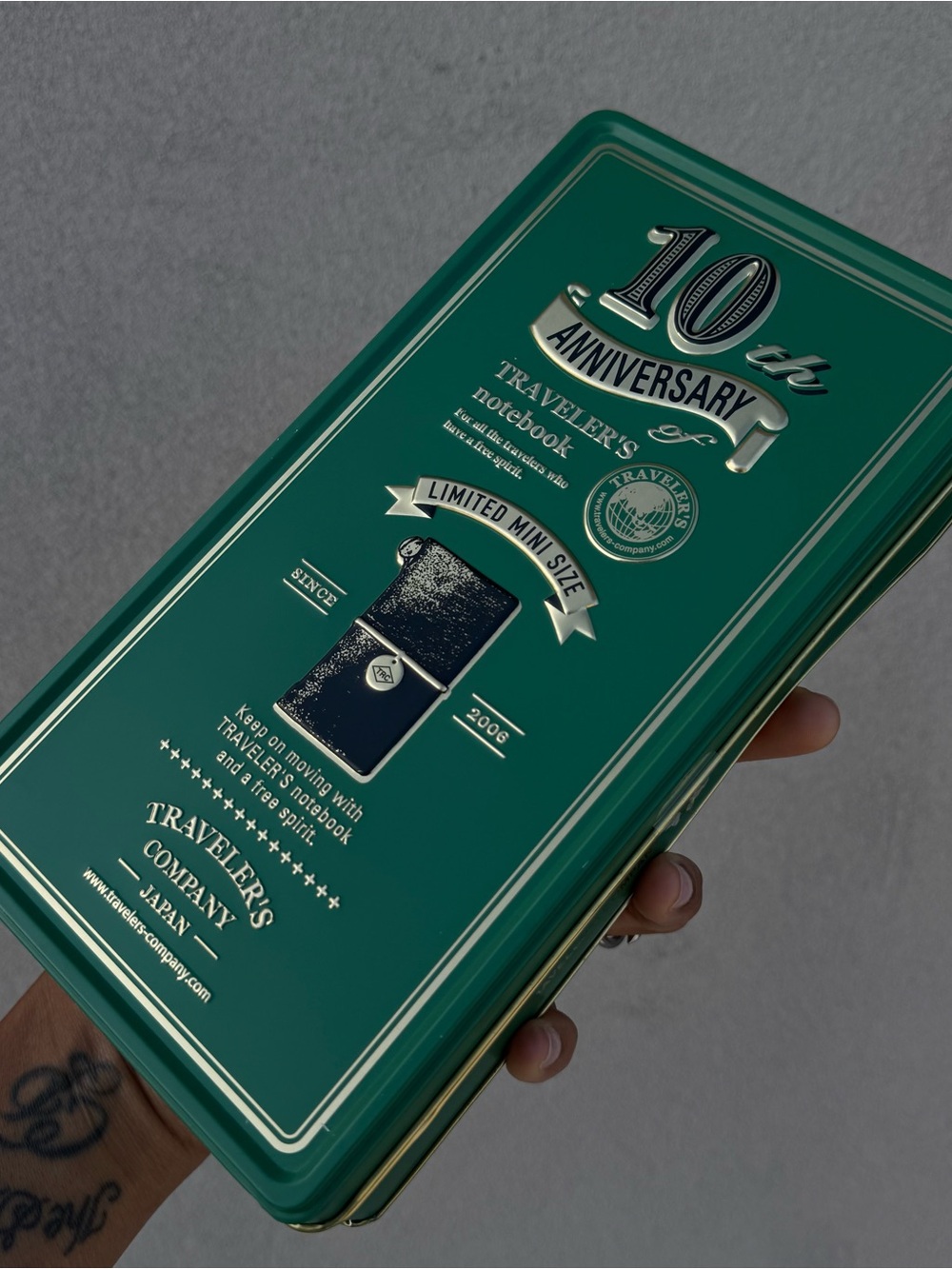 Traveler's Company 10th Anniversary Mini Notebook Tin - Green - Picture 3 of 7